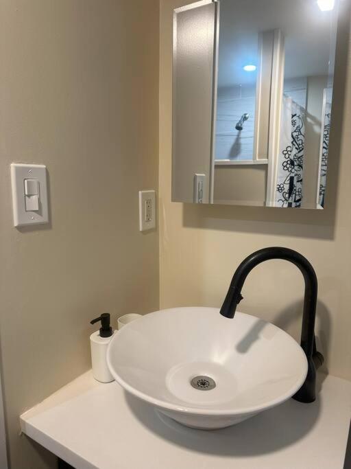 Urban Life Retreat Apartment Providence Luaran gambar